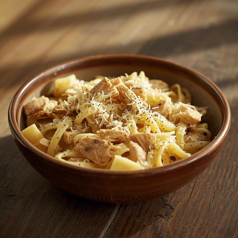 Kalan Hindiyle Kremalı Makarna Servis Sunum